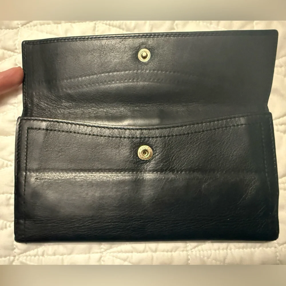 Black Vintage Gucci Leather Wallet- Gold Emblem - Picture 8 of 13